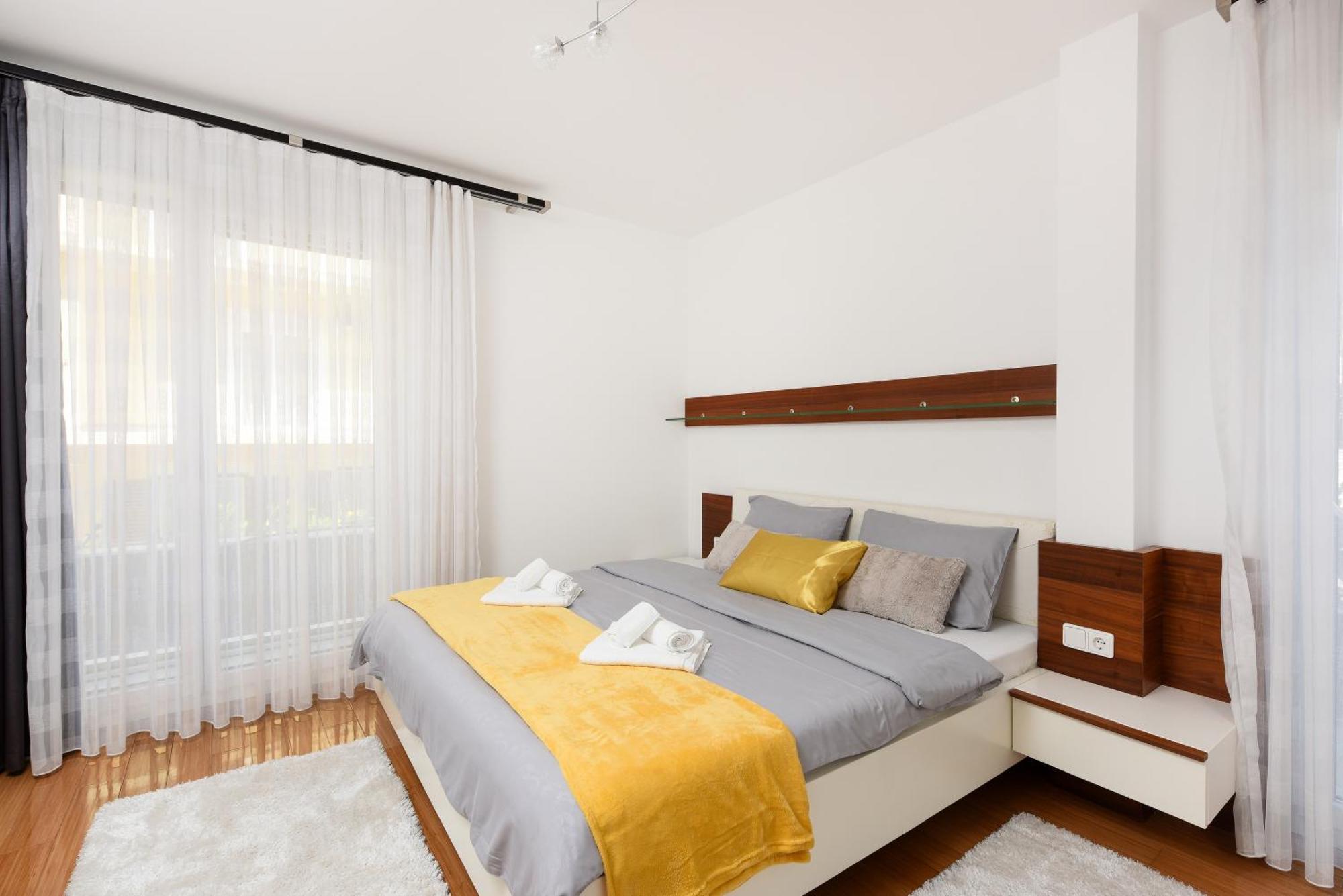 Luxurious Urban Retreat With Whirlpool And Private Parking *