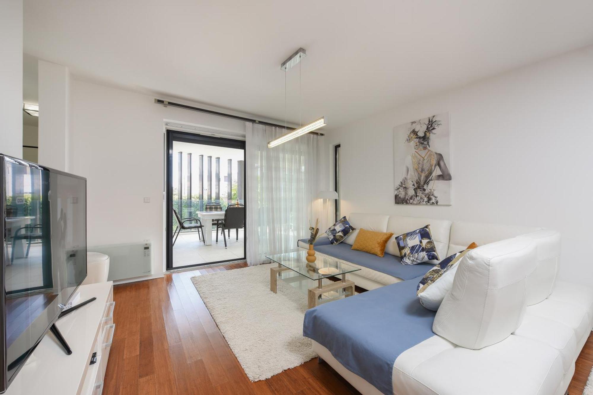 Luxurious Urban Retreat With Whirlpool And Private Parking Zadar