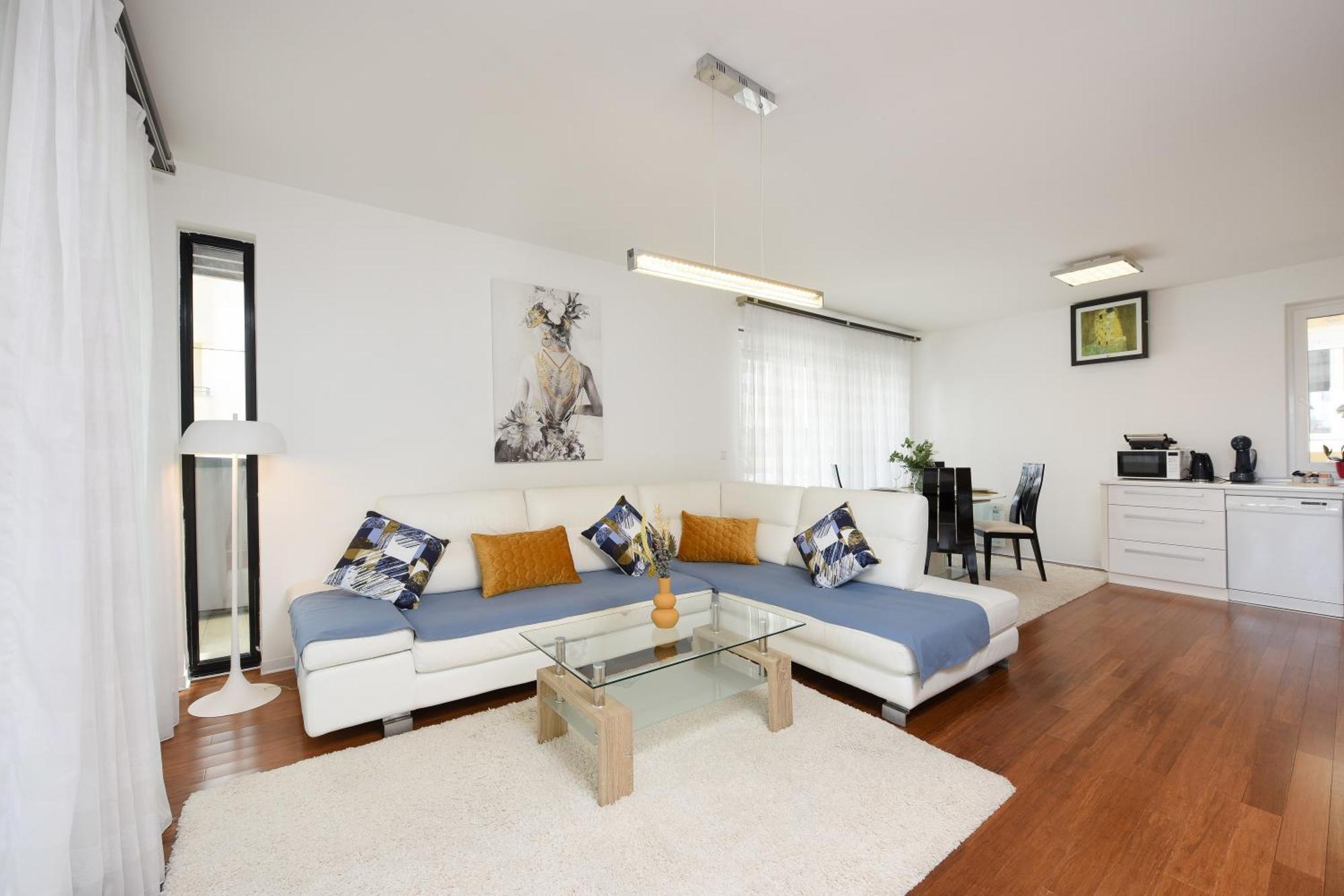 Appartement Luxurious Urban Retreat With Whirlpool And Private Parking *