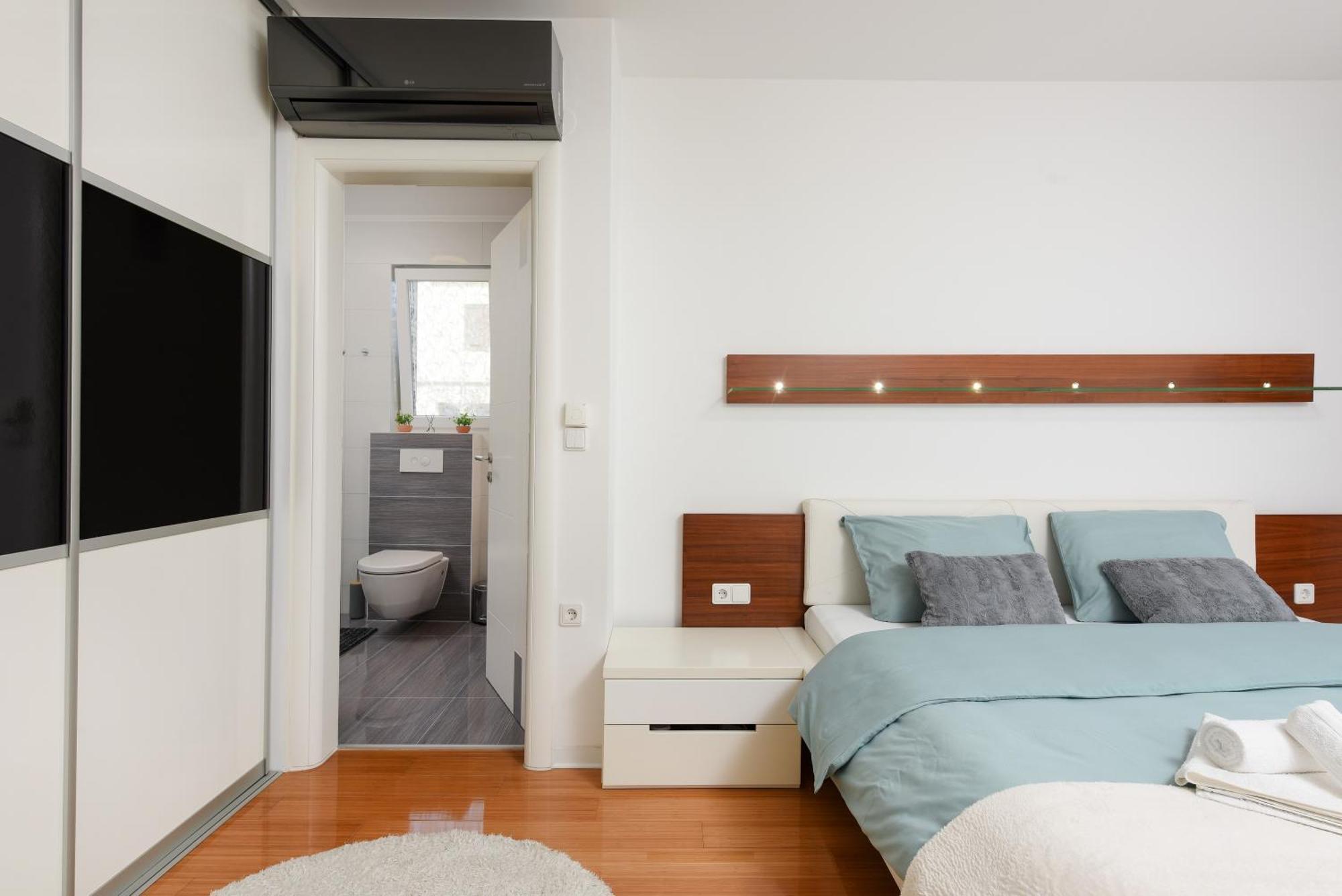 Luxurious Urban Retreat With Whirlpool And Private Parking *