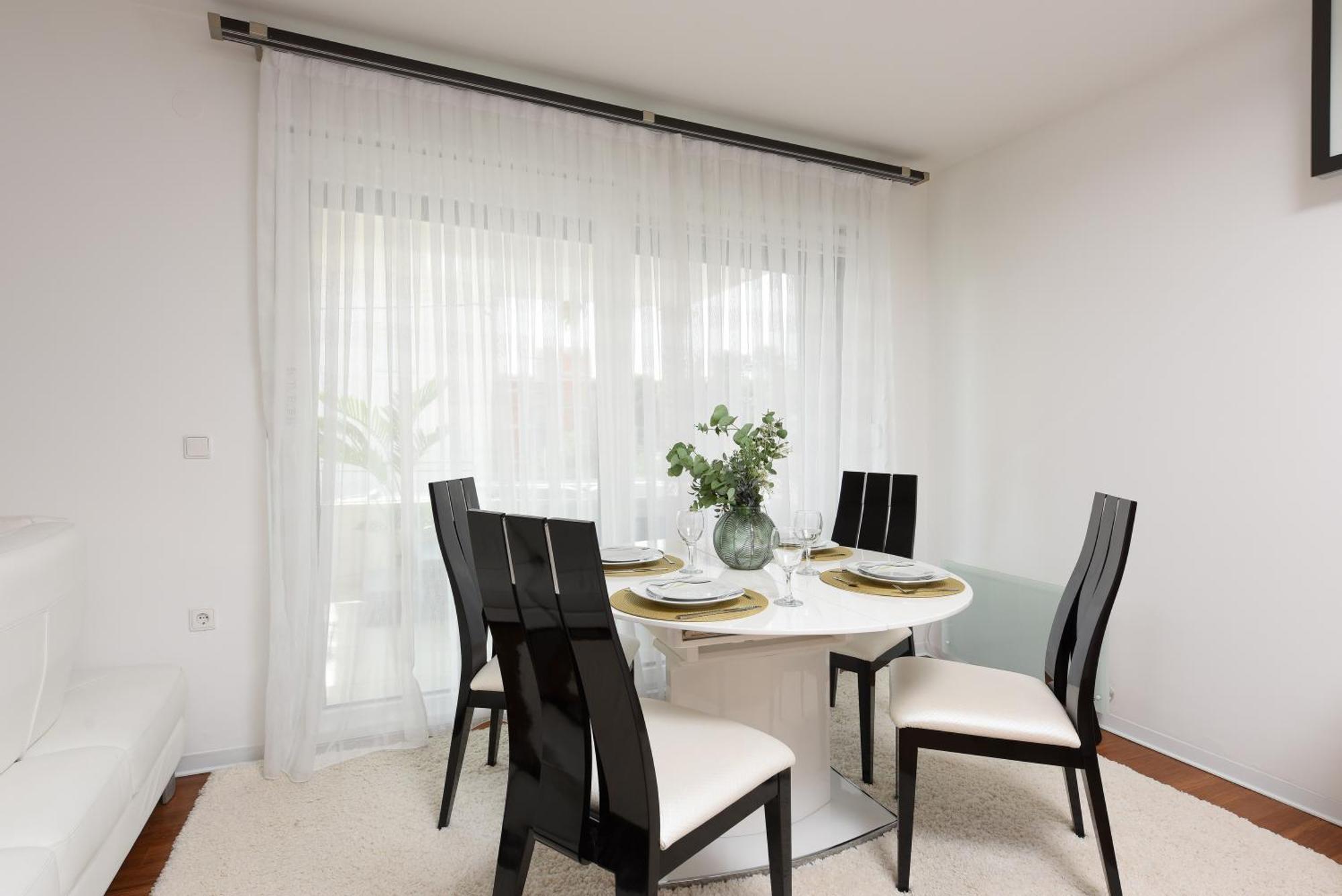 Appartement Luxurious Urban Retreat With Whirlpool And Private Parking