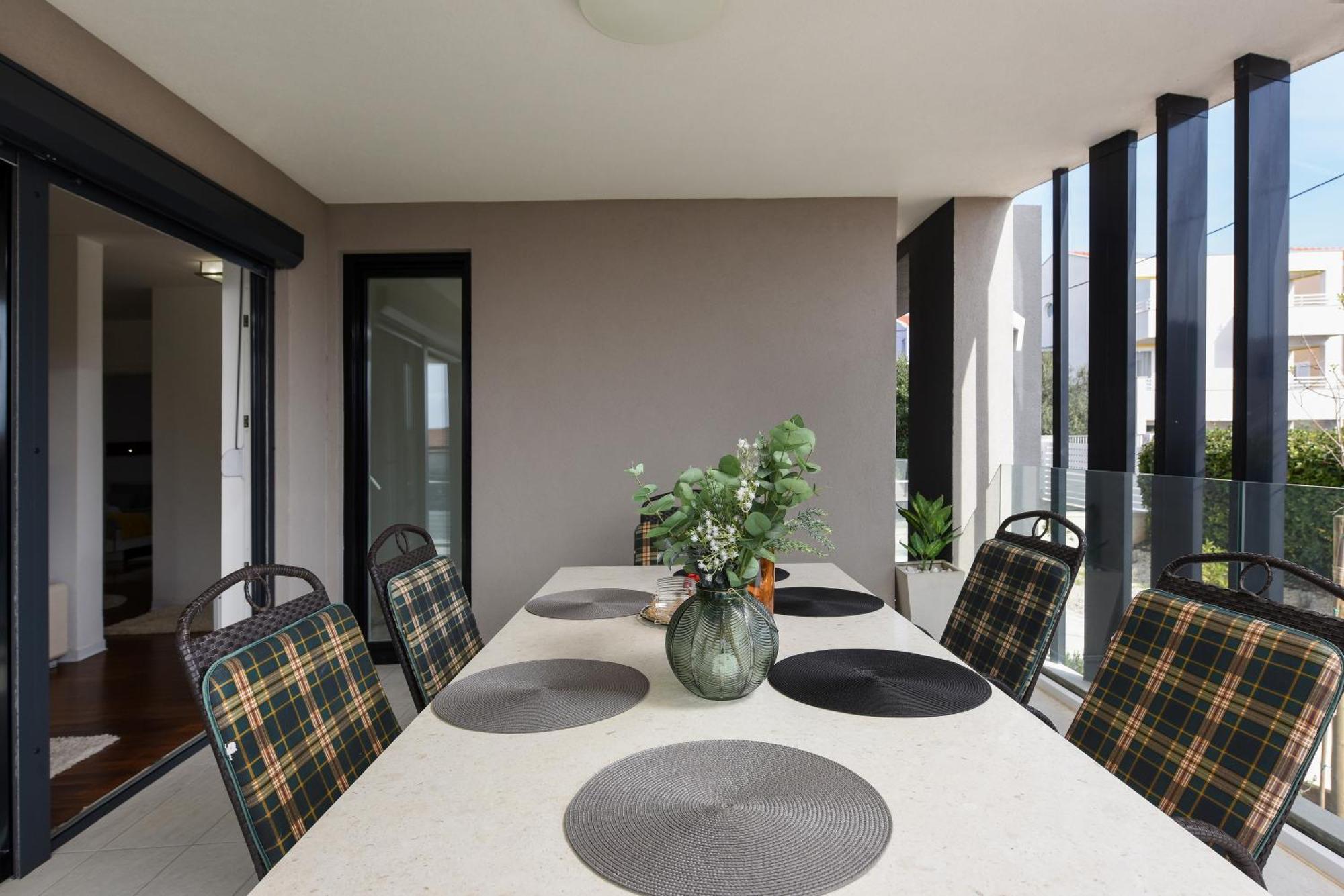 Luxurious Urban Retreat With Whirlpool And Private Parking Zadar