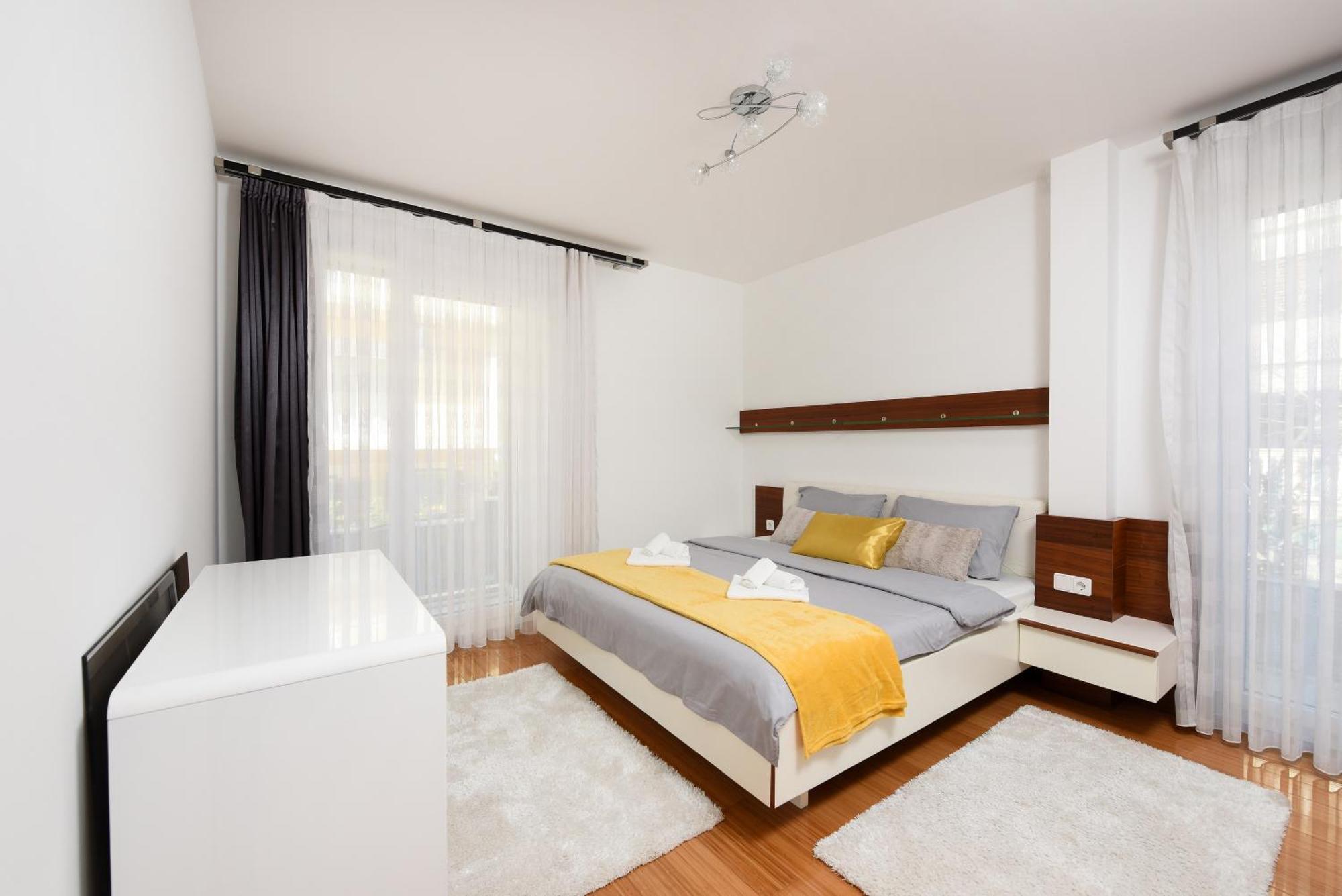 Luxurious Urban Retreat With Whirlpool And Private Parking *