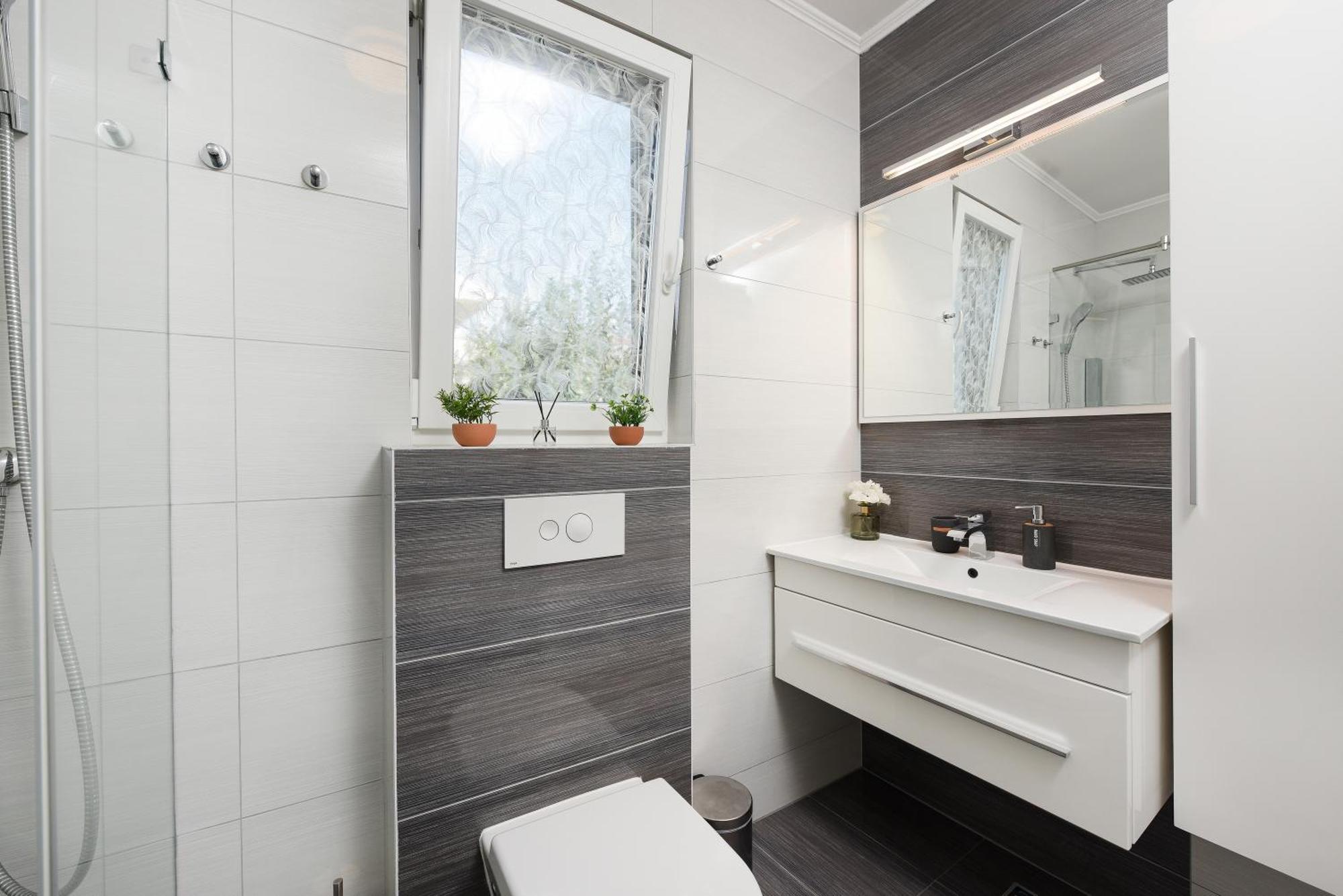 Luxurious Urban Retreat With Whirlpool And Private Parking Zadar