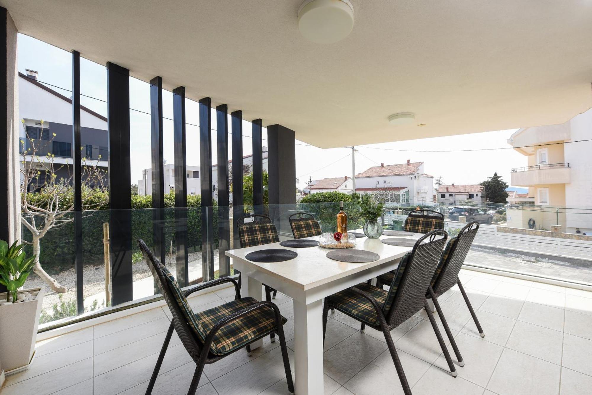 Luxurious Urban Retreat With Whirlpool And Private Parking Zadar