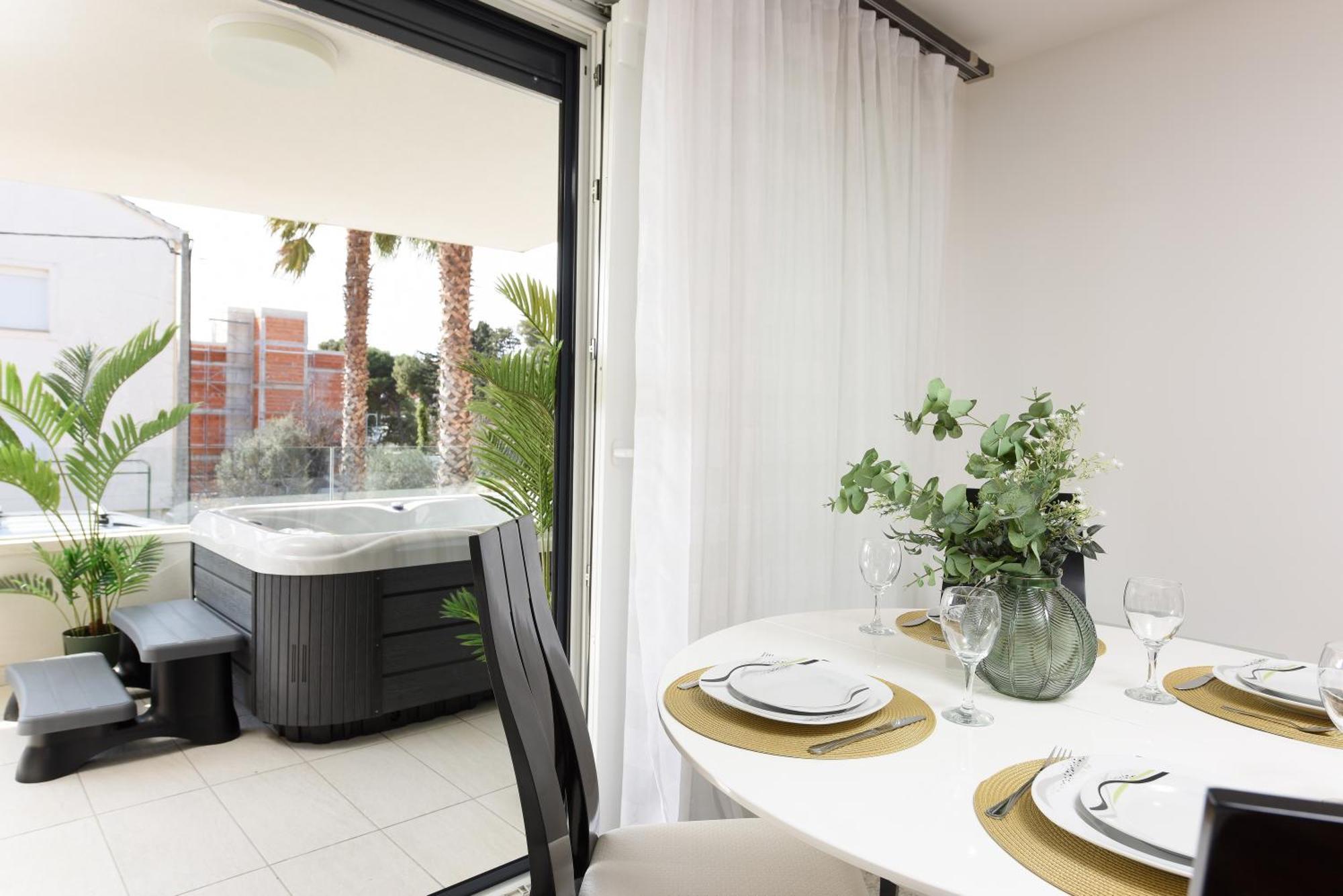 Luxurious Urban Retreat With Whirlpool And Private Parking Appartement *