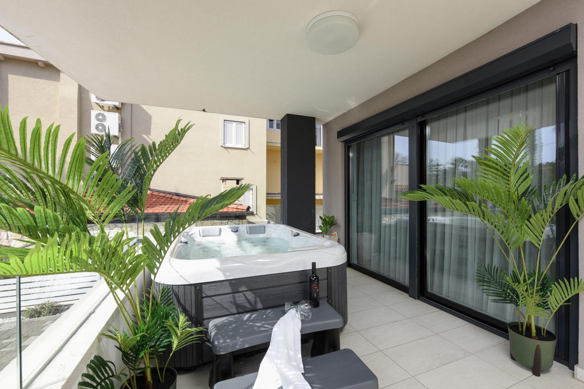Luxurious Urban Retreat With Whirlpool And Private Parking Appartement Zadar
