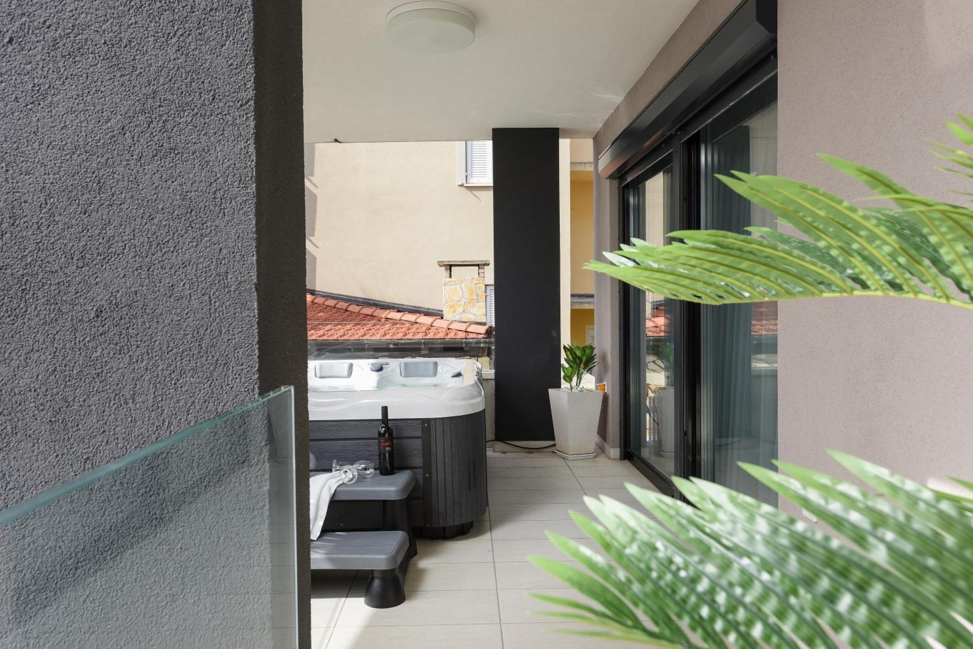 Luxurious Urban Retreat With Whirlpool And Private Parking Zadar
