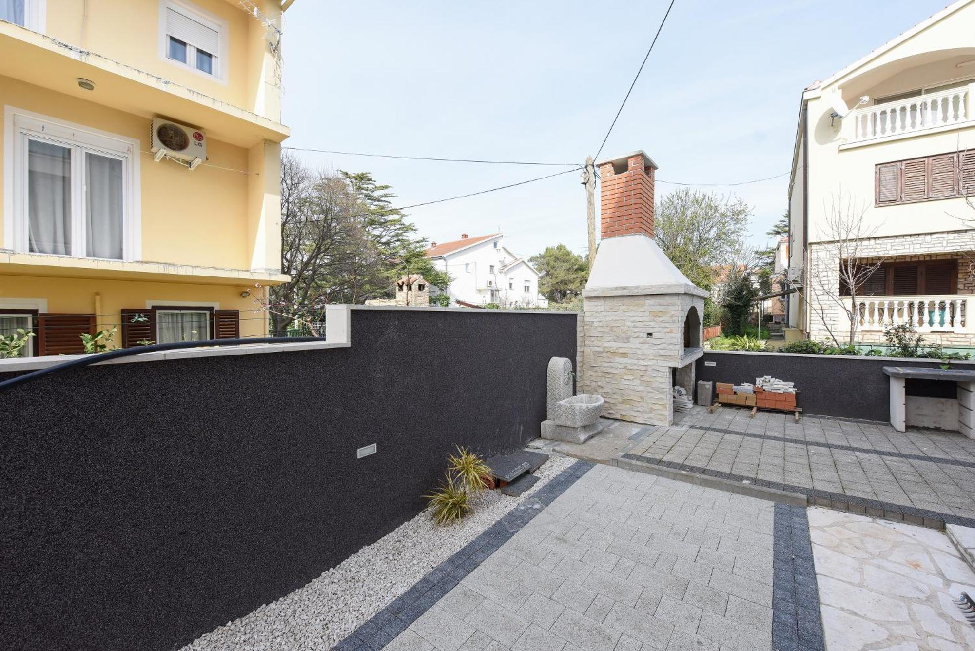 Luxurious Urban Retreat With Whirlpool And Private Parking *